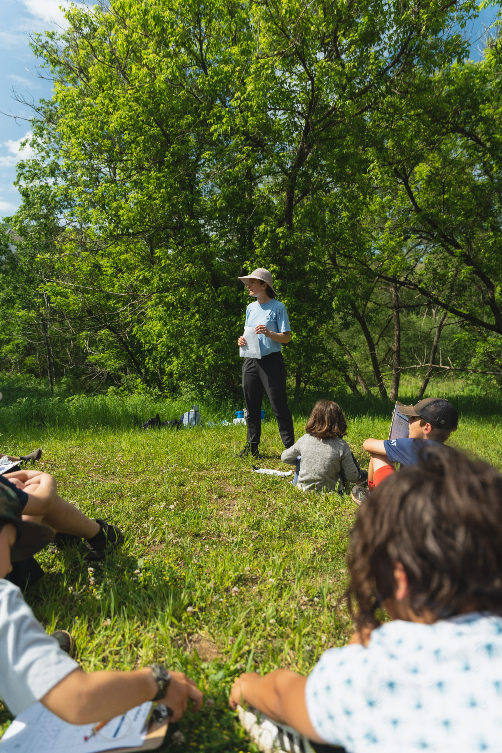 Photo d’une sortie pédagogique organisée lors du Mois de l’eau 2023. Source: SAMBBA